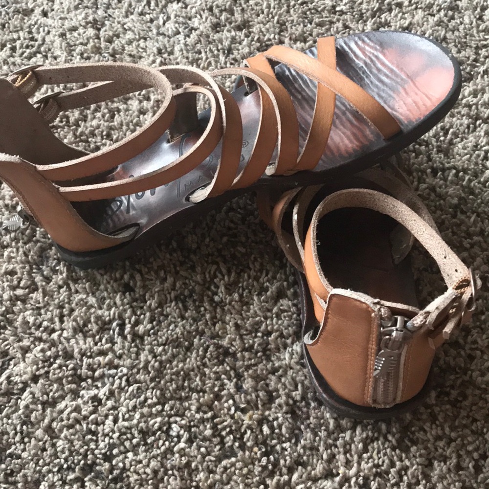 Girls size 12 tan Blowfish sandal